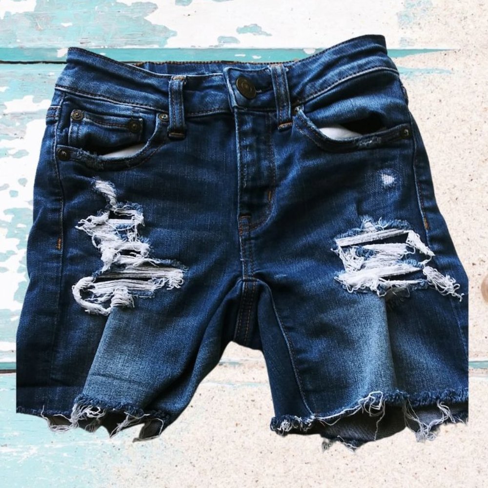 AMERICAN EAGLE OUTFITTERS DISTRESSED DENIM BLUE JEAN SHORTS